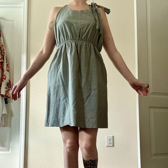 Dress that ties at shoulder - Picture 2 of 6